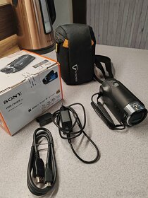 Sony HDR-CX240E - 2