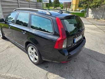 Volvo V50 facelift 2008 100kw 2.0D plnefunkcne ma samozrejme - 2