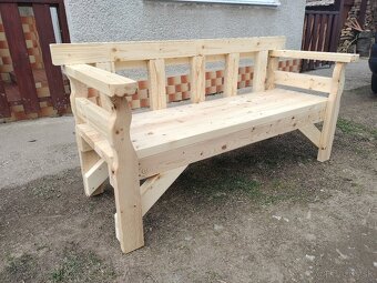 Záhradná lavica starých mám - 2