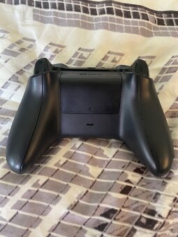 Predám Xbox One ovládač - 2