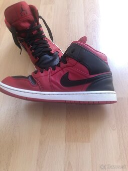 Nike Air Jordan 1 Mid Reverse Bred - 2