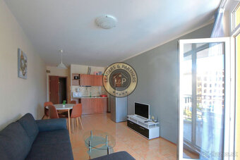 Apartmán 2+kk s balkónom a bazénom Midia Grand Resort-Aheloy - 2