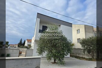 VRSI - dvojdom 300 m od mora - 2