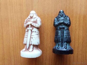 Kúpim presne taketo šachove figurky... - 2