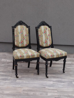 Stolička starožitná s vyšívaným vzorom – ” BAROKO “ . - 2