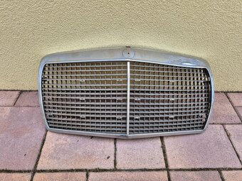 Mercedes W115 maska - 2
