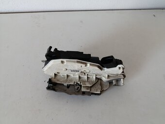 zamok dveri LP passatCC 5n1837015a 50€ - 2