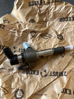 Predám zánovný vstrekovač 9802448680 - 2