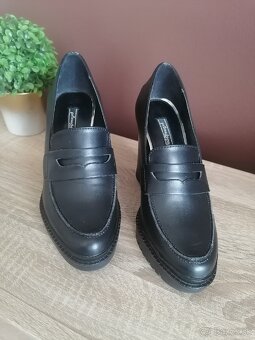 Čierne lodičky na platforme - 2