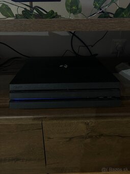 Playstation 4 Pro 1TB + ovladač a hra - 2