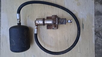 Hydraulické piesty +nádržky - 2