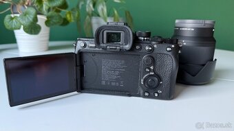 Sony Alpha 7 IV + 28-70 mm f/3.5-5.6 OSS - 2