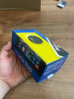 Nokia Lumia 1020 v krabici - 2
