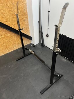 Stojan na bench a drepy - 2