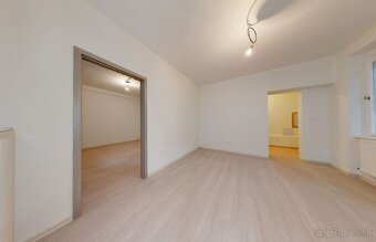 Na prenájom zrekonštuovaný priestor vo výbornej lokalite v c - 2