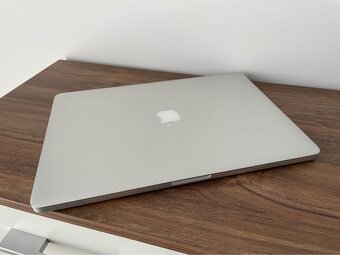 MacBook Pro 15” (2015) – i7 / 16GB RAM / 512GB SSD – výborný - 2