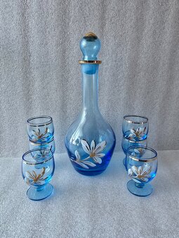 Flaša a kališky. - 2