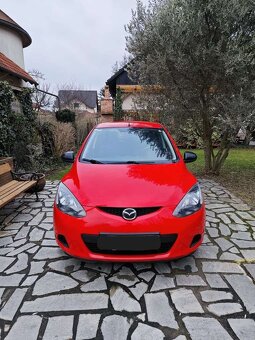 mazda 2 typ DE 1.3i benzin rok 2009 červena 5 dverova - 2