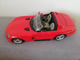 1:18 DODGE Viper Bburago , cervena - 2