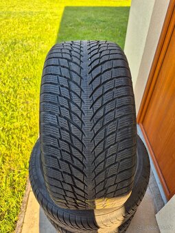 Nokian WR Snowproof 235/40 R18 - 2