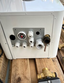 Elektrický vykurovací kotol zn. Bosch Tronic Heat 3500 9 - 2