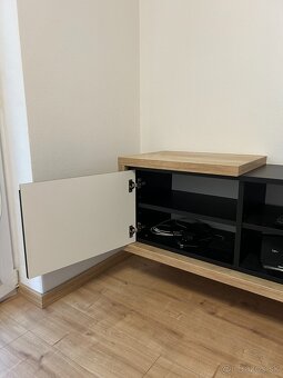 Skriňa , stolík pod TV na zavesenie na stenu - 2