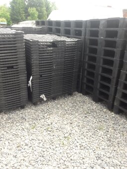 Palety plastove - 2