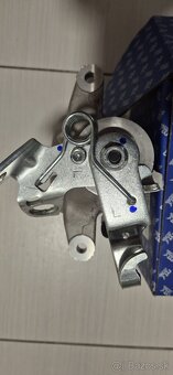 NOVÝ ĽAVÝ ZADNÝ Brzdový Strmeň aj Škoda Octavia 2 - 2