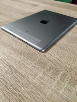 9.7" tablet iPad 6.generacie 2018 Space Gray - 2