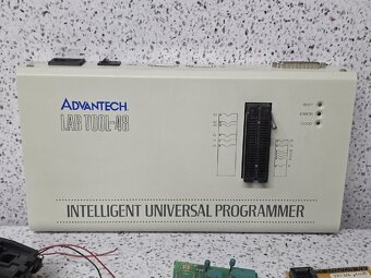Advantech LabTool-48 》Inteligentný univerzálny programátor - 2