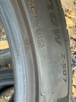 Predam pneu 255/40r19 celorocne 2ks DOT:3123 - 2