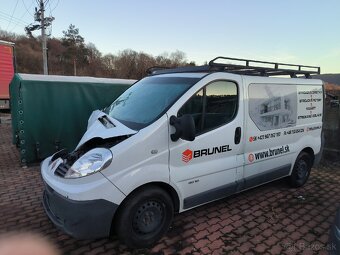 Renault Trafic 6 miest havarované - 2