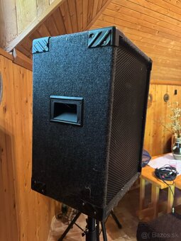 Predám 2x reproboxy 300W, 8 ohmov + hliníkové stojany - 2