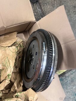 Zotrvacnik Iveco daily 2,3 - 2