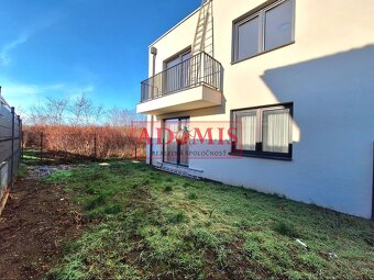 ADOMIS - predám moderný 5izbový RD v Košiciach, predzáhradka - 2