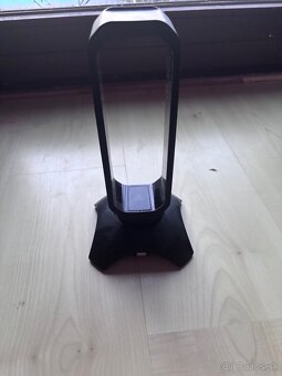 RGB držiak na headset s USB - 2