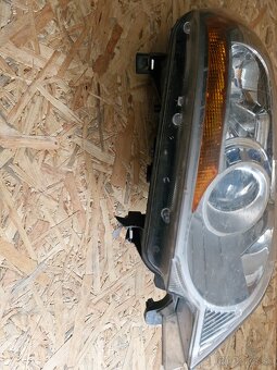 Ford Kuga svetlomet - 2