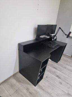 Predám Moderný gaming stôl - 2