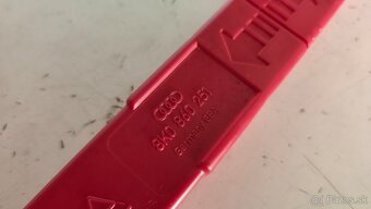 Vystrazny trojuholnik Audi A4 B8 - 2