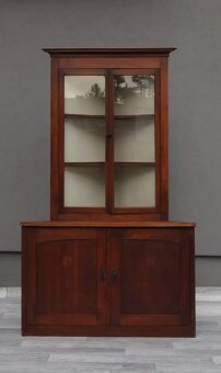 Vitrína rohová starožitná . - 2