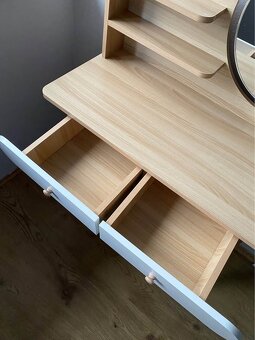 Kozmetický (toaletný) stolík - 2