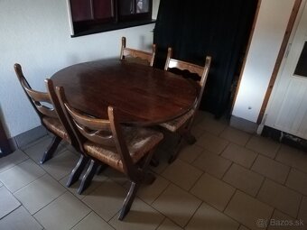 Stôl a 4x masivne stoličky - 2