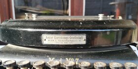 Starý písací stroj - 2