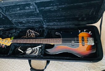 Basová gitara Fender - 2