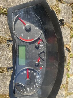 Predám prístrojovú dosku/budíky na FIAT Stilo/Grande Punto - 2