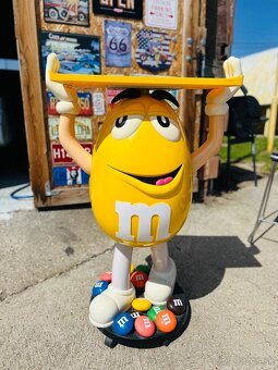 M&Ms velky panak, stolik - 2