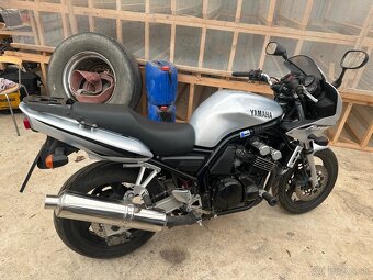 Yamaha FZS600 - 2