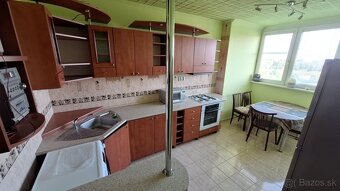 Predaj-čiastočne prerobený 3 izbový veľký byt s loggiou v KN - 2