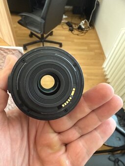 Canon EF-S 18-55mm f/3.5-5.6 DC III - 2