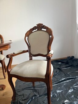 Starozitna Komoda.stol a stolicky - 2